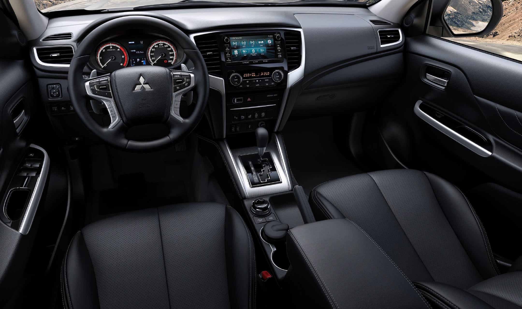 Centre panel and console