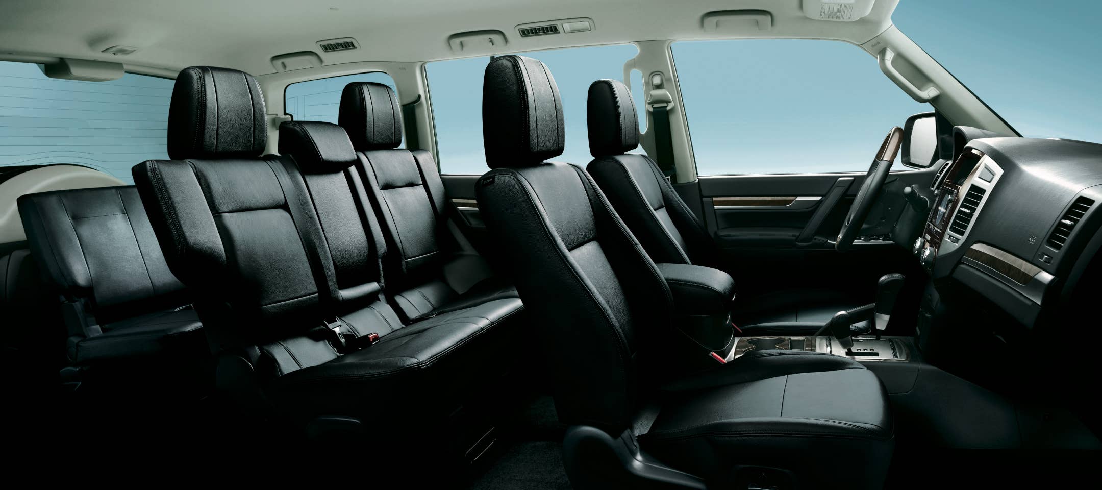 Interior - Mitsubishi Pajero | Man and machine in harmony